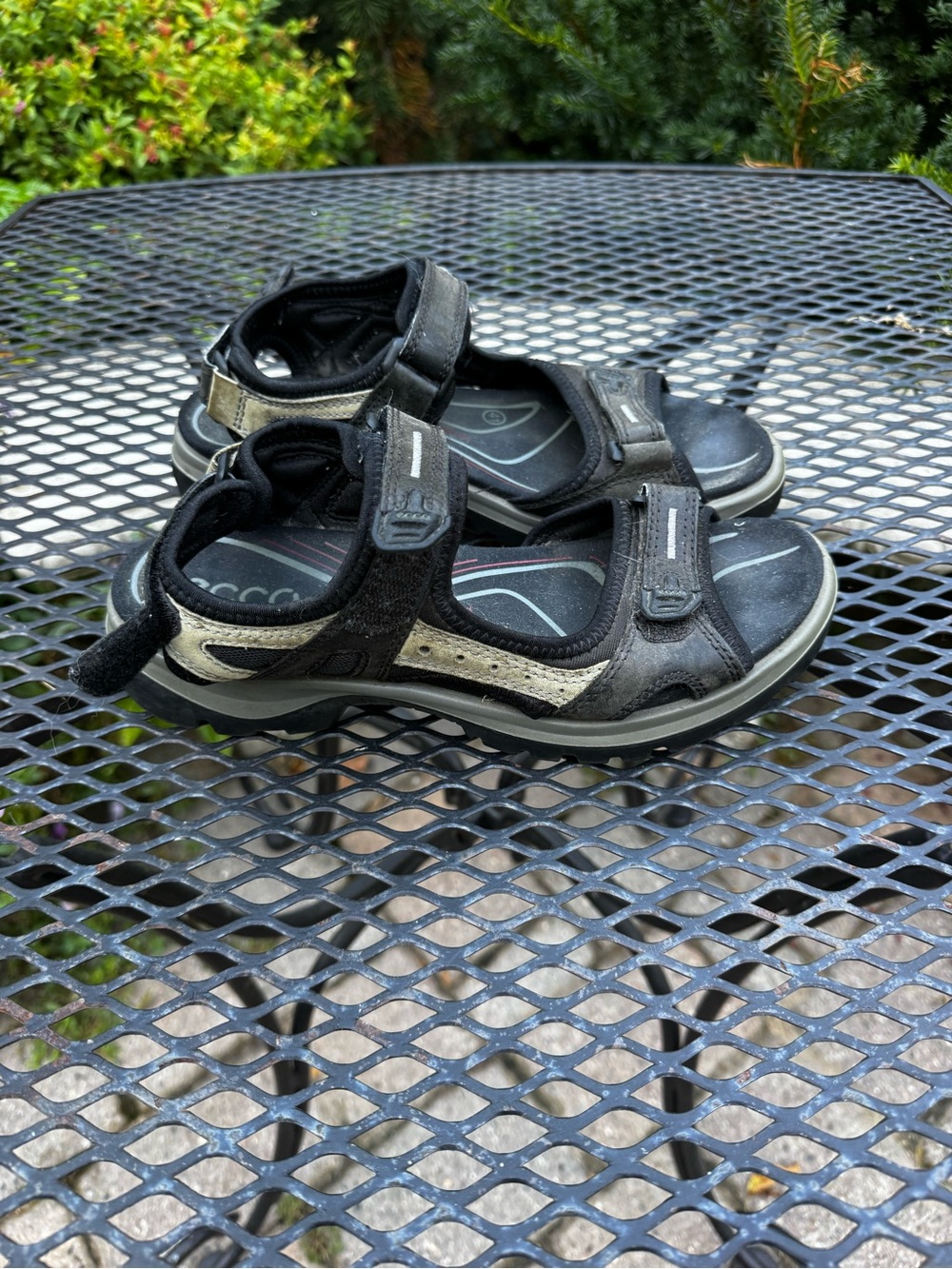 ECCO Men’s Black and Cream Outdoor Sport Sandals Size 10